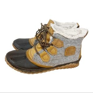Sorel Out N About Plush Duck Boots Size 8.5
